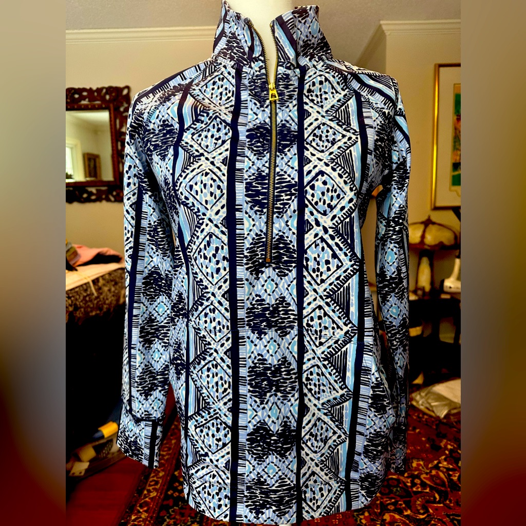 Preowned Zip Up Top , Size Small
